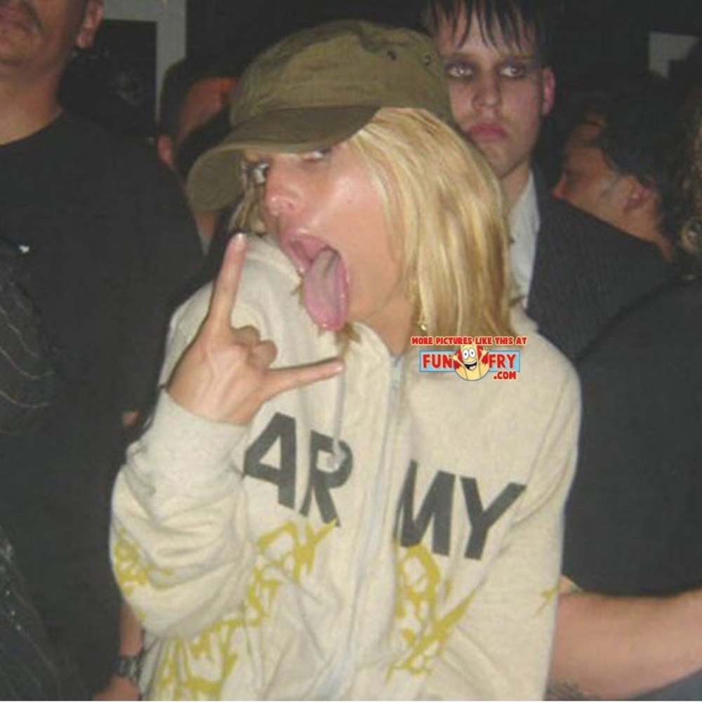 The Great China Wall “Army” hoodie ASO Jessica Simpson